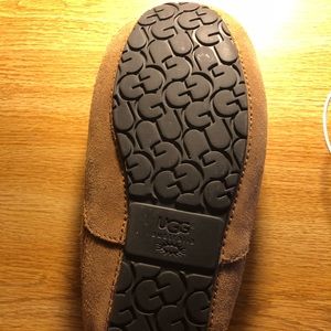 Men’s UGG’s Moccasins Size 4